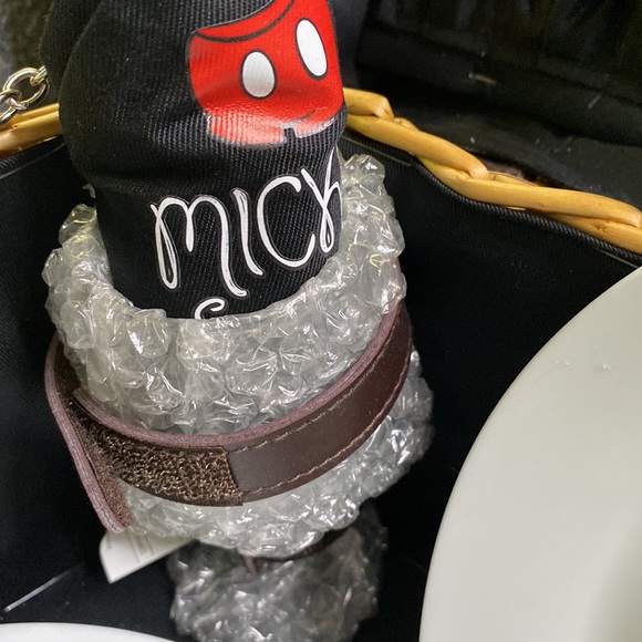 Disney Mickey and Minnie Mouse Picnic Time Champion Picnic Basket - Serves Two - Picture 4 of 16